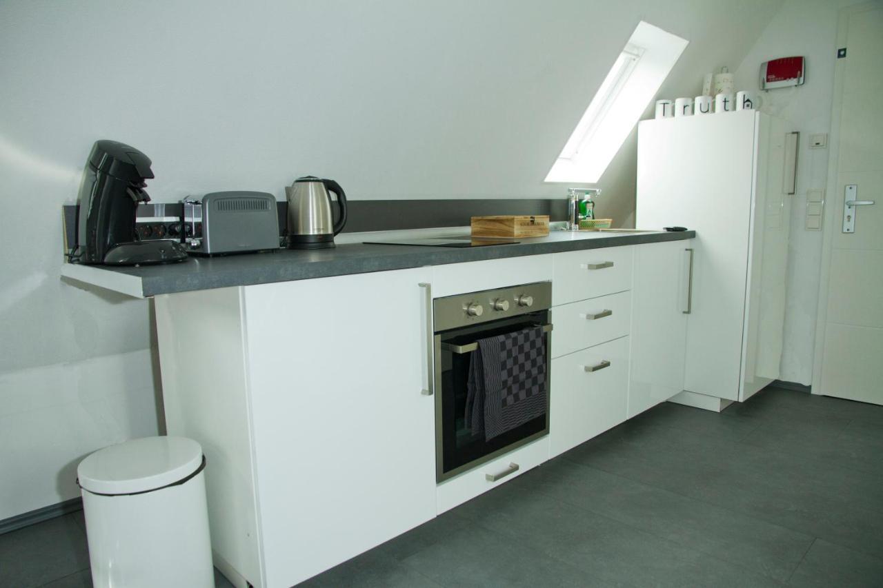 TRUTH Studio - Queensize Bett - Netflix - Küche Dortmund Buitenkant foto