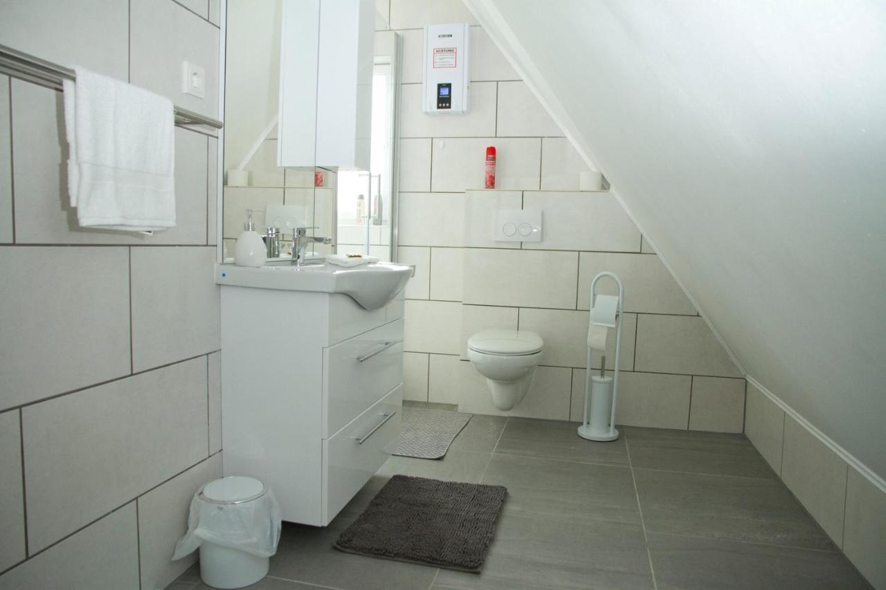 TRUTH Studio - Queensize Bett - Netflix - Küche Dortmund Buitenkant foto