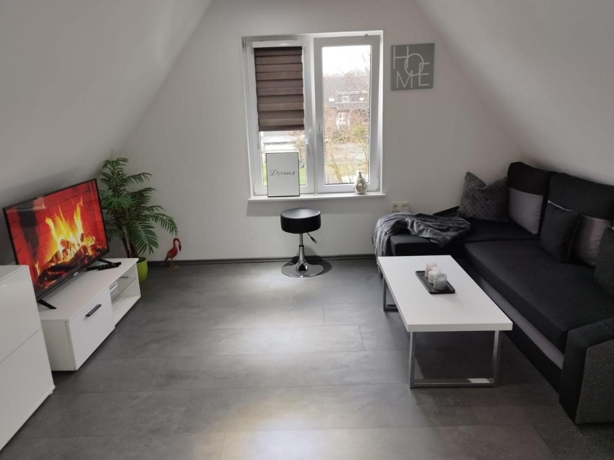 TRUTH Studio - Queensize Bett - Netflix - Küche Dortmund Buitenkant foto